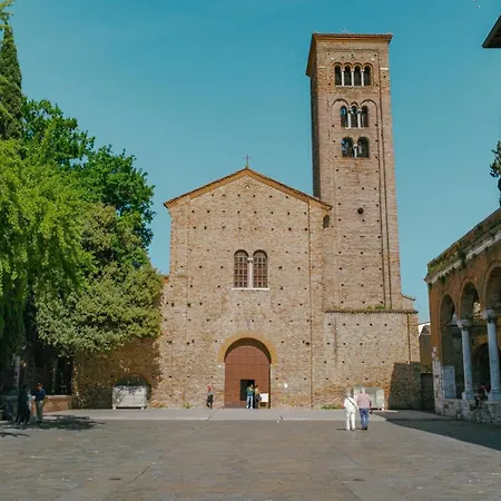 Domus Dantis Ghibellino Fuggiasco * ラヴェンナ